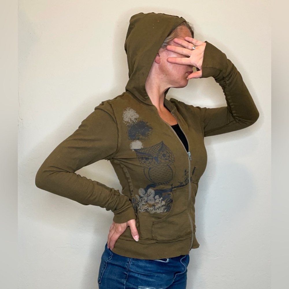 Woman’s Olive Green, Owl Print Hoody Sweatshirt - Picture 2 of 5